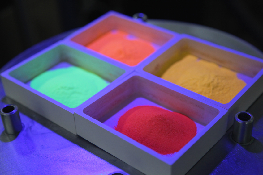 UV-Licht auf Phosphorpulver | Foto: Merck Group