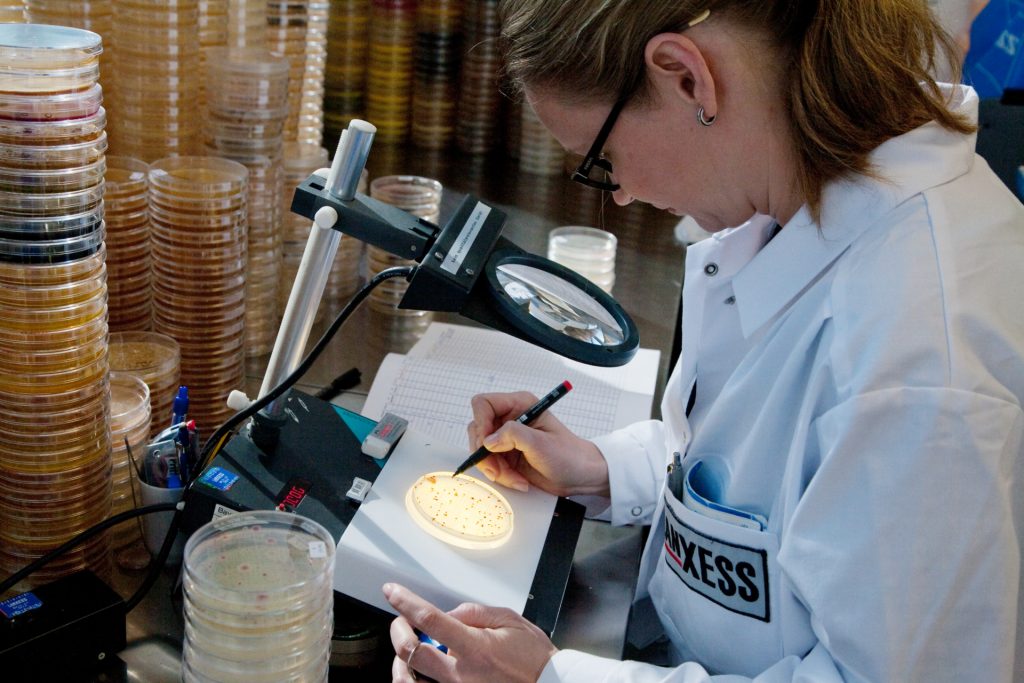 LANXESS stärkt sein Biozid-Geschäft mit der Übernahme von INTACE. Das Biozid-Unternehmen mit Sitz in Paris ist ein Hersteller von Spezial-Fungiziden für die Verpackungsindustrie.