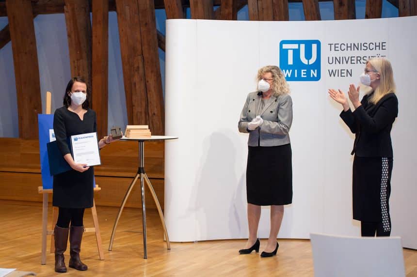 TU-Frauenpreis-Preisträgerin Katrin Zorn, TU Wien Rektorin Sabine Seidler sowie TUW-Vizerektorin Personal und Gender Anna Steiger | Foto: TU Wien
