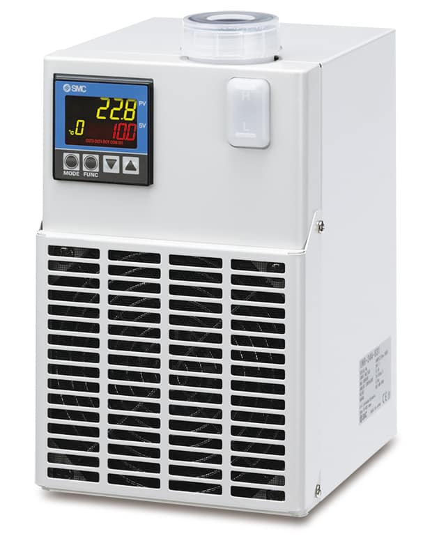 SMC bietet mit der Serie INR-244-831 ein besonders platzsparendes Kühl- und Temperiergerät für den Betrieb in Maschinen und auf Arbeitstischen. | Foto: SMC