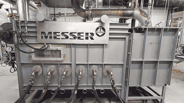 Mit den effektiven und nachhaltigen Oxipyr Brennern von Messer Austria lassen sich bis zu 60% Erdgas einsparen. Im Bild eine Brennkammer von Messer Austria. | Foto: Christian Gaber