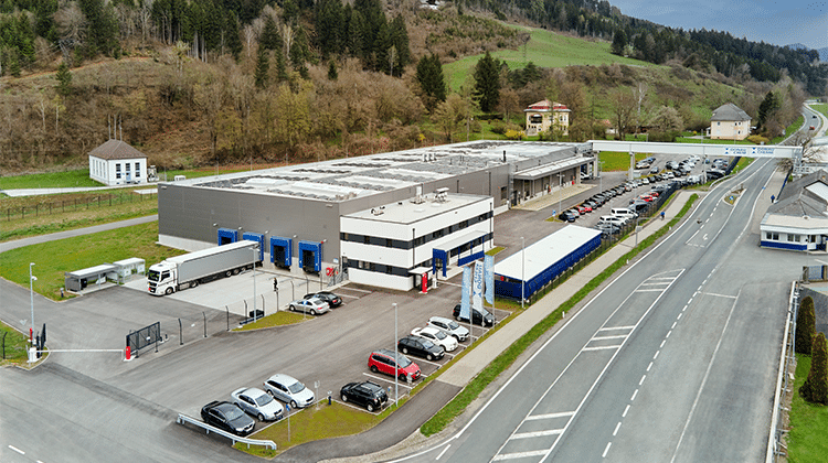 Das neue Verwaltungs- und Distributionszentrum der Donauchem GmbH in Brückl. | Foto: Johannes Puch