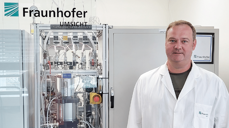 Dr.-Ing. Kai Girod, Abteilung Chemische Energiespeicher, über die Herstellung von Methanol mit Realgasen. | Foto: Fraunhofer UMSICHT