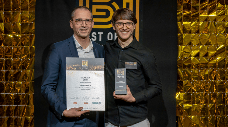 Andreas Eschbach und Christian Matt freuen sich über die Auszeichnung für Smart Search. | Foto: eschbach